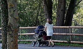 女子,嬰兒車,行人路