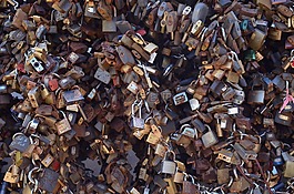 春天,愛情,掛鎖