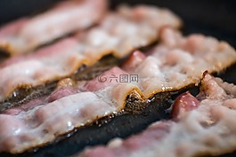 咝咝作响,热,咸肉