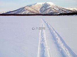 山,湖,雪