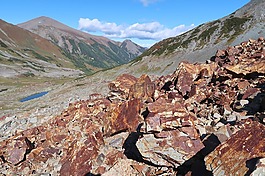 山,岩,一个古老的火山