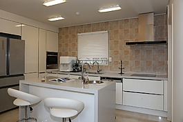 電源的房子,廚房,小島雷德福餐具