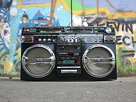ghettoblaster,收錄機(jī),內(nèi)置揚(yáng)聲器