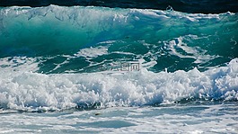 波,砸,海