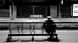 火車站,老人,長椅