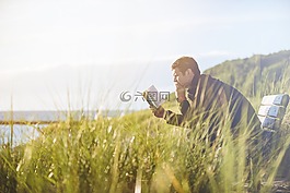 長(zhǎng)凳,草,男子