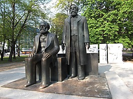 卡尔 · 马克思,弗雷德里希 · 恩格斯,纪念碑