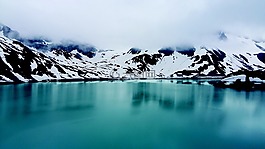 湖,山,云