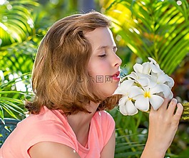 女孩,小女孩,雞蛋花