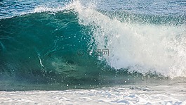 波,砸,海