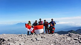 首腦會(huì)議,跟蹤,山