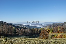 游泳衣 s?decki,秋金,秋天在山上