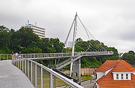 行人的面团,萨斯尼兹港口,上市