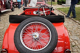 汽車,老將,而作