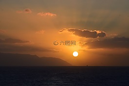 在云陽光大海,日落,黎明