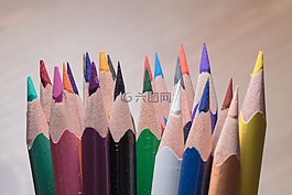彩色的鉛筆,木衣夾,鋼筆