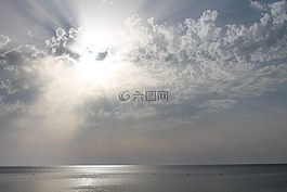 云,海,地平線