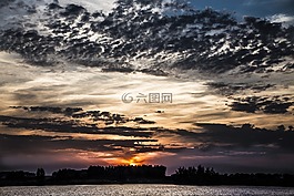 云,水,海