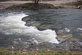 水,河,過獨身生活