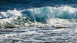 波,砸,海