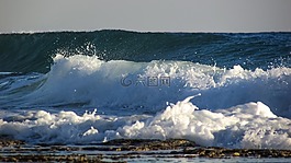 波,砸,海