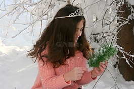 女孩,雪,花圈
