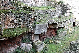 挖掘,古代石墻,石頭仍是