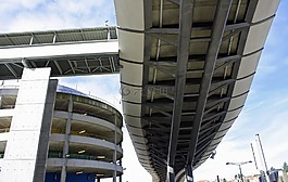 橋,在下面,根據