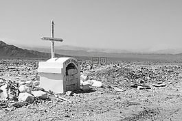 克魯斯,死亡,墳場