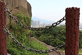 鐵鏈,欄桿,石柱