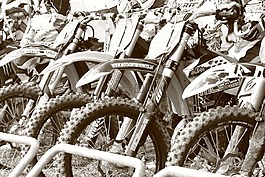 摩托車越野賽,摩托車,地形
