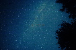 夜晚的天空,繁星點(diǎn)點(diǎn)的天空,銀河