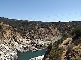 山,河,冰冻的河