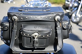 皮包,摩托車(chē),騎自行車(chē)