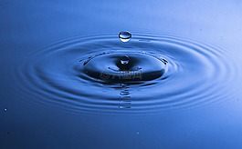 水,一滴水,滴