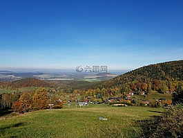 齊陶山,沃爾特的村莊,性質(zhì)