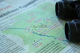 旅行,地圖,雙筒望遠(yuǎn)鏡