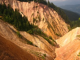 坑,ruginoasa,apuseni 山