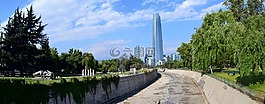 智利圣地亚哥,马波乔河,公园的雕塑