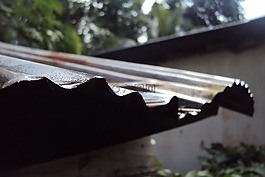老屋顶板,湿,雨