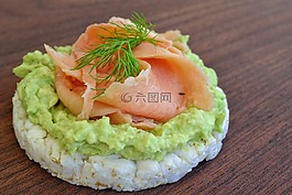 米糕,牛油果,煙熏三文魚