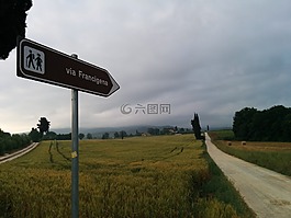 意大利,通過 francigena,路徑