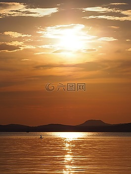 巴拉頓湖,性質(zhì),云