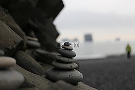 它展示了石头,海滩,冰岛