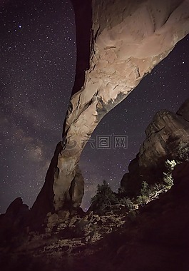 砂岩拱,银河,夜