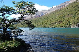 湖邊的沙漠,阿根廷巴塔哥尼亞,湖