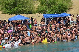 泳客,人群,紀(jì)念日