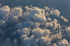 云,天空,以上