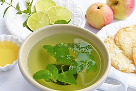 t恤,茶杯,草藥