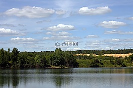 天空,藍(lán)色的天空,云